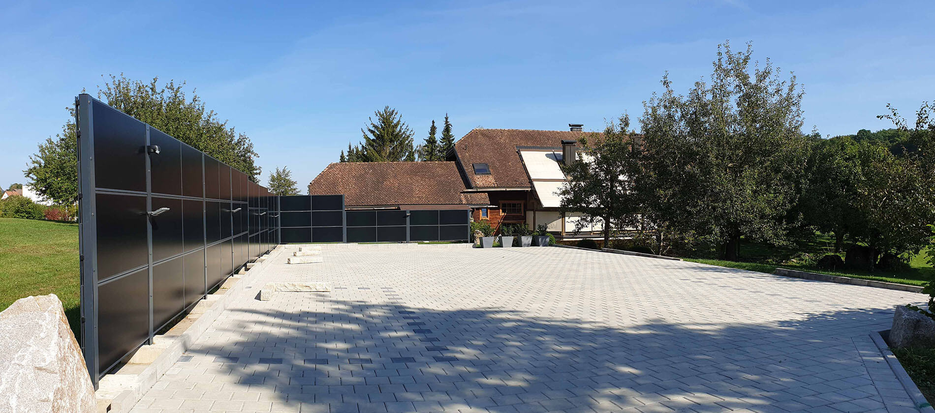 SolarZaun Referenz am Wohnhaus in Gechingen